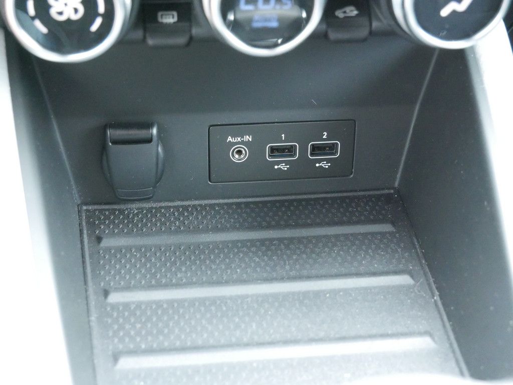 Renault Captur Edition One E-Tech Plug-In - Samsaru's Car Outlet