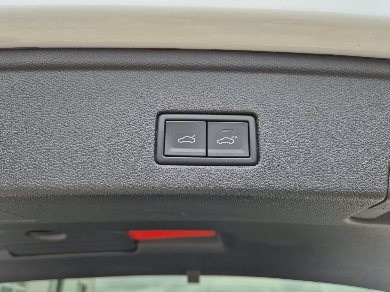 Volkswagen Touareg TDI R-Line 4M - Samsaru's Car Outlet