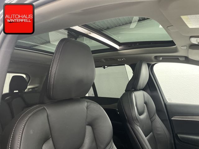 Volvo XC90 T8 PLUS DARK RECH AWD 7SITZ+PANO+AHK+STANDH
