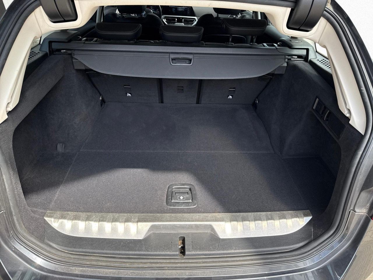 BMW 330e Touring Aut. Luxury Line - Samsaru's Car Outlet