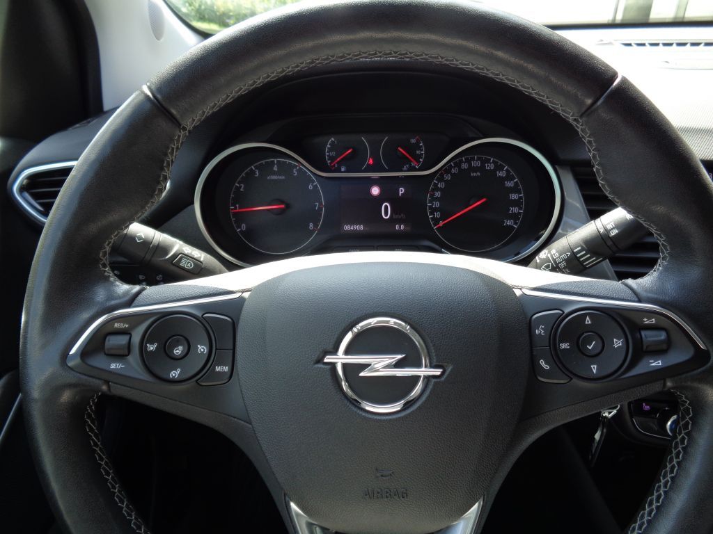 Opel Crossland Elegance 1.5 Diesel - Samsaru's Car Outlet