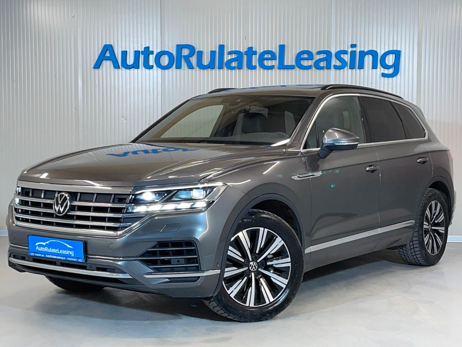 Volkswagen Touareg 3.0 V6 TDI 4MOT Elegance - Samsaru's Car Outlet