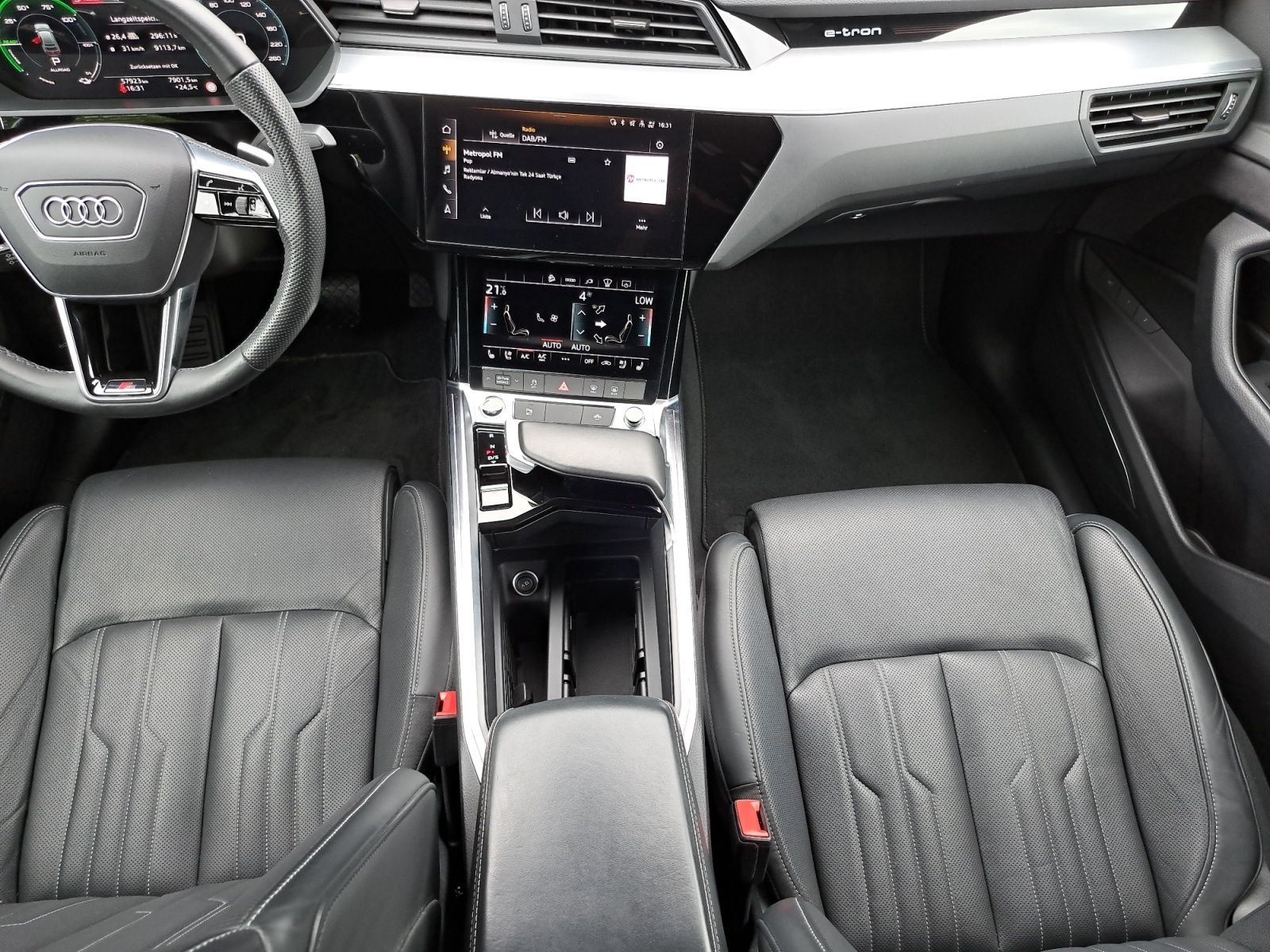 Audi e-tron Sportback 55 quattro S line PANO AHK MMI