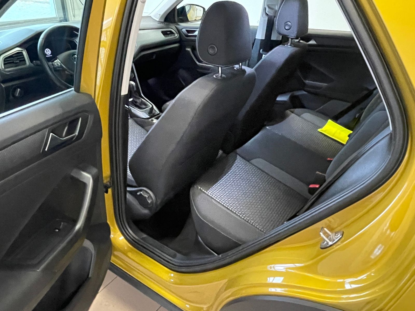 Volkswagen T-Roc 1.5 TSI Active - Samsaru's Car Outlet