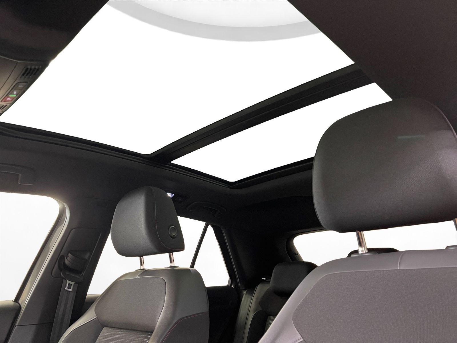Volkswagen T-Roc 2.0 TDI R-line - Samsaru's Car Outlet