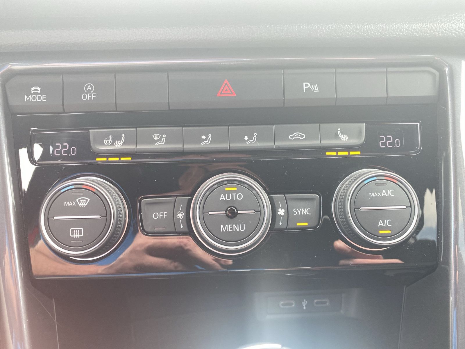 Volkswagen T-Roc Sport - Samsaru's Car Outlet