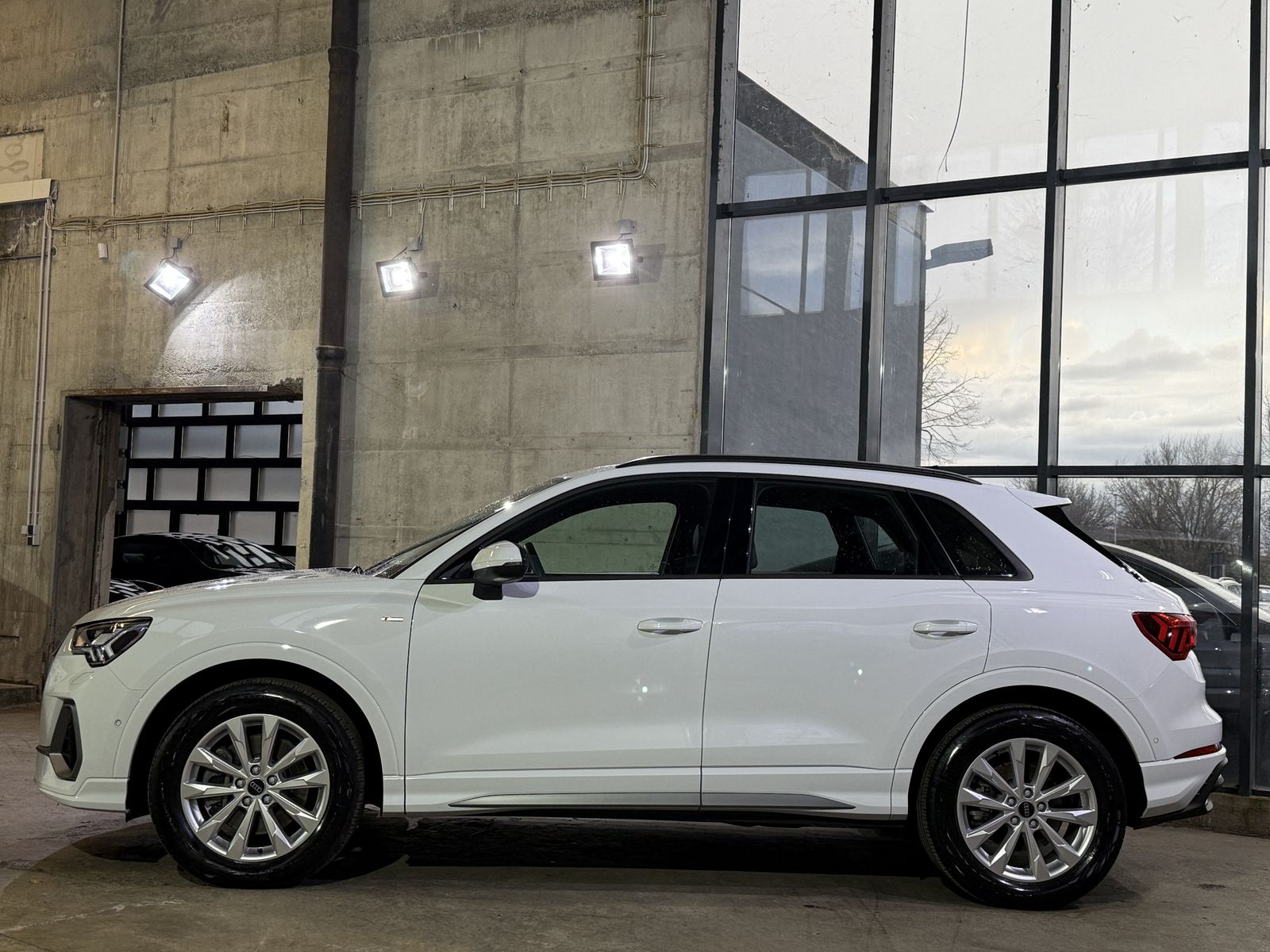 Audi Q3 45 S line - Samsaru's Car Outlet