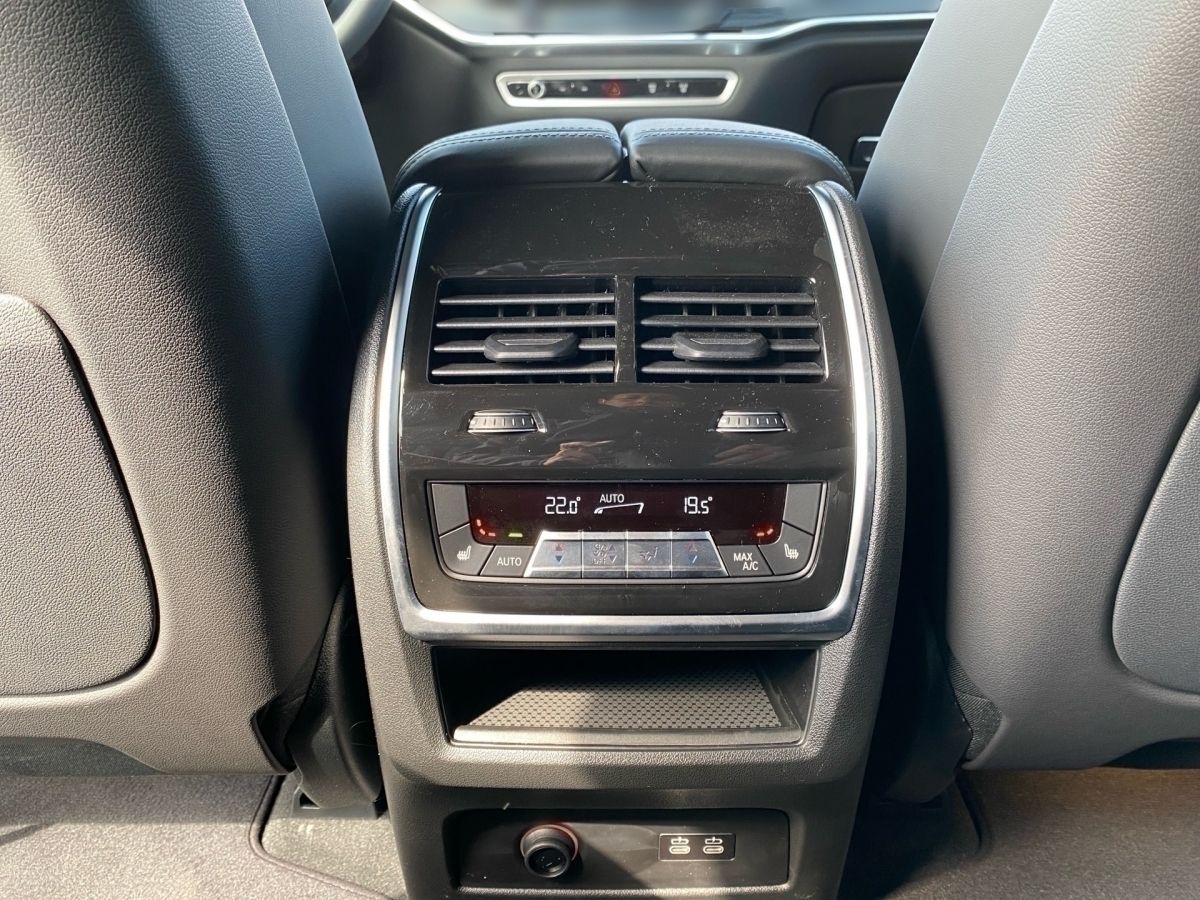 BMW X5 xDrive40d M-Sport KeyLess Pano AHK STH Air AC