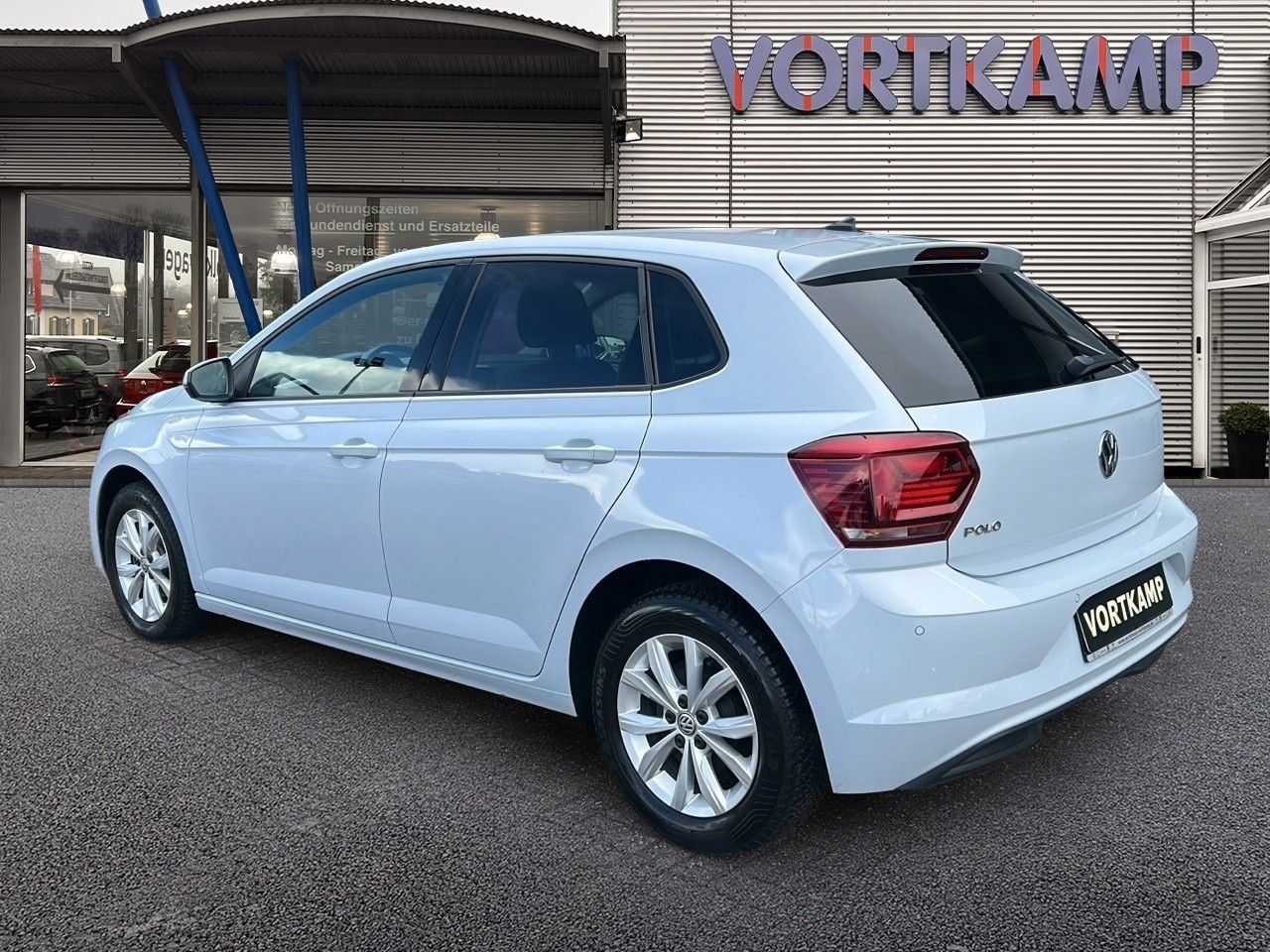 Volkswagen Polo VI Highline DSG - Samsaru's Car Outlet