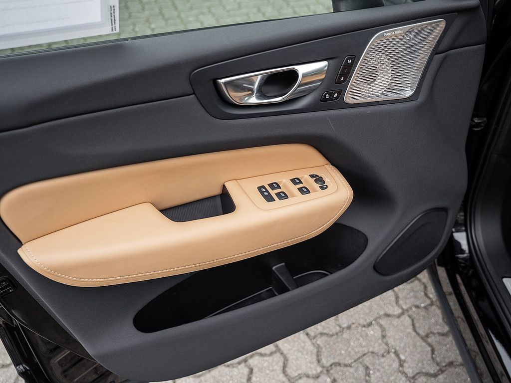 Volvo XC60 T8 AWD Ultra Dark