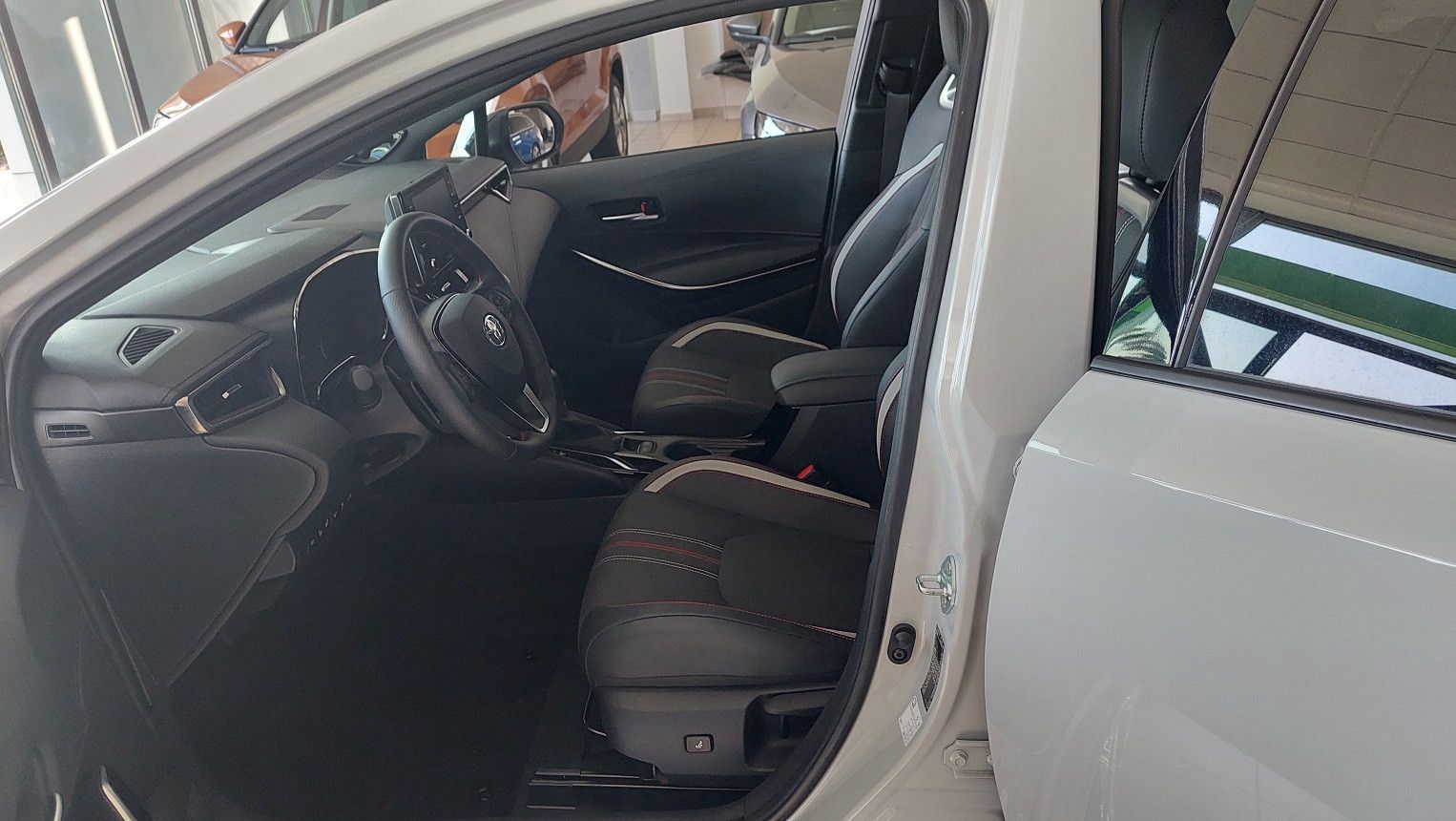 Toyota Corolla Touring Sports 2.0 Hybrid GR Sport - Samsaru's Car Outlet