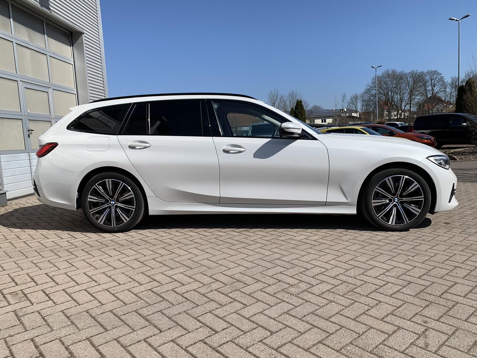 BMW 330i SportLine - Samsaru's Car Outlet