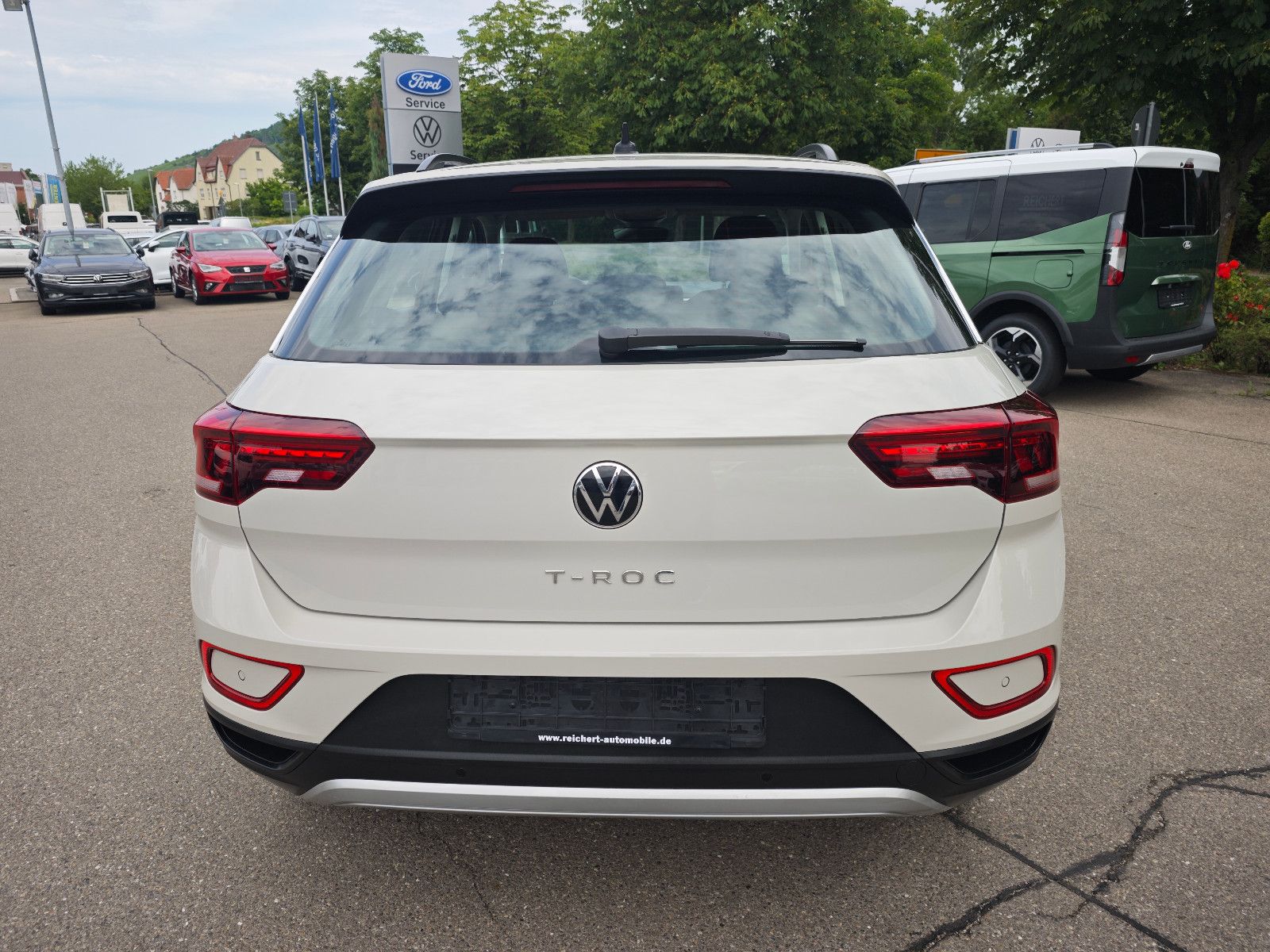 Volkswagen T-Roc Life - Samsaru's Car Outlet