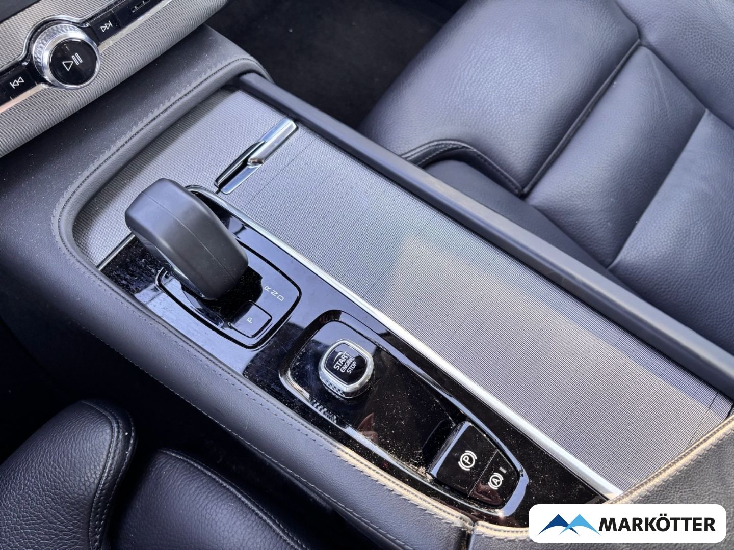 Volvo XC90 T8 AWD Plus Dark Recharge 7-Sitzer ACC/AHK