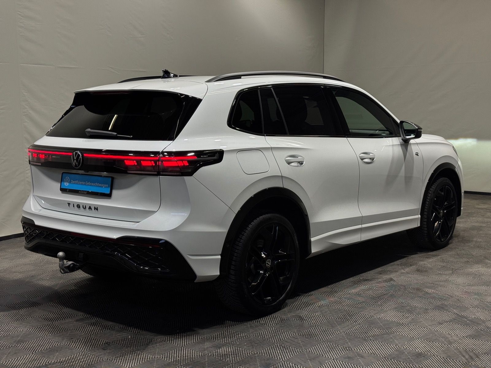 Volkswagen Tiguan R-Line 1.5 TSI eHybrid | MATRIX NAVI PANO