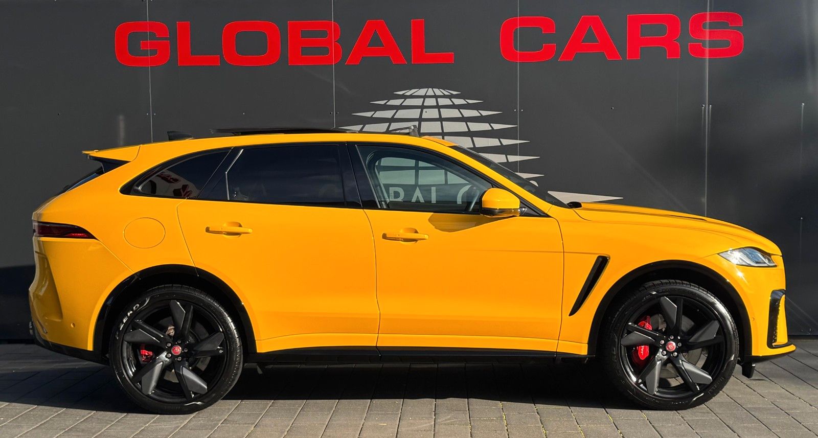 Jaguar F-PACE P550 SVR AWD*PANO*HUD*22"ALU*ACC*