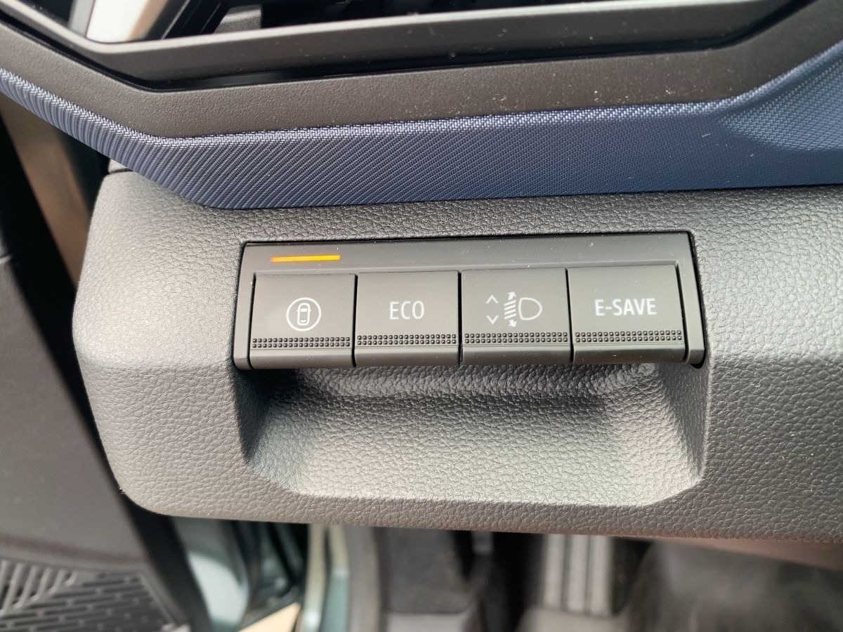 Dacia Duster III 1.6 E-TECH Hybrid 140 Journey - Samsaru's Car Outlet