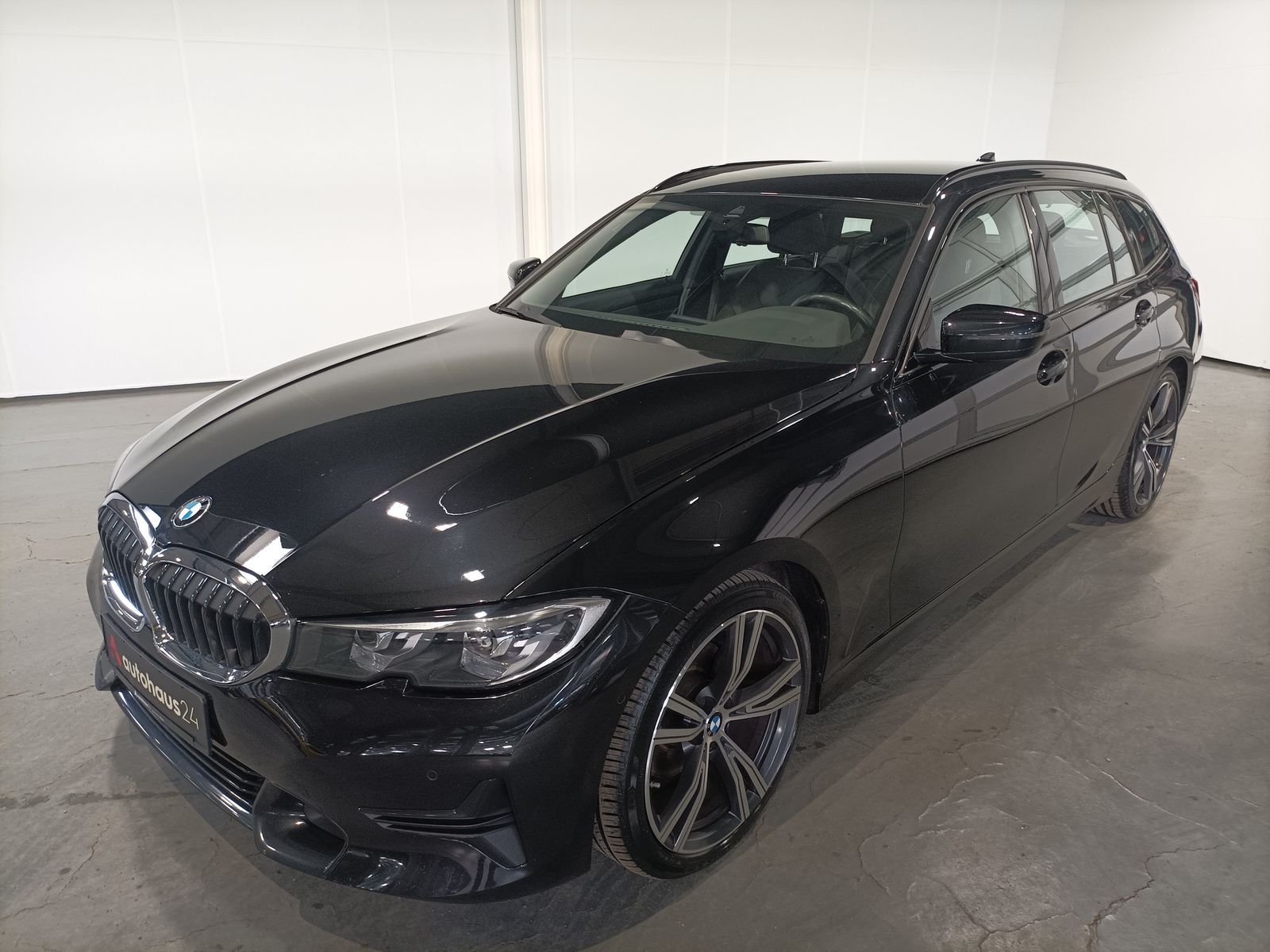 BMW 320 i Sport Line - Samsaru's Car Outlet