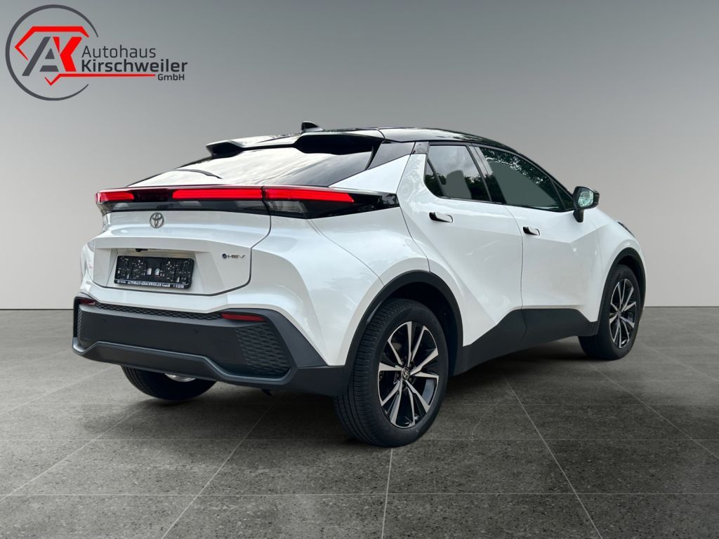 Toyota C-HR 1.8 Hybrid Black&White