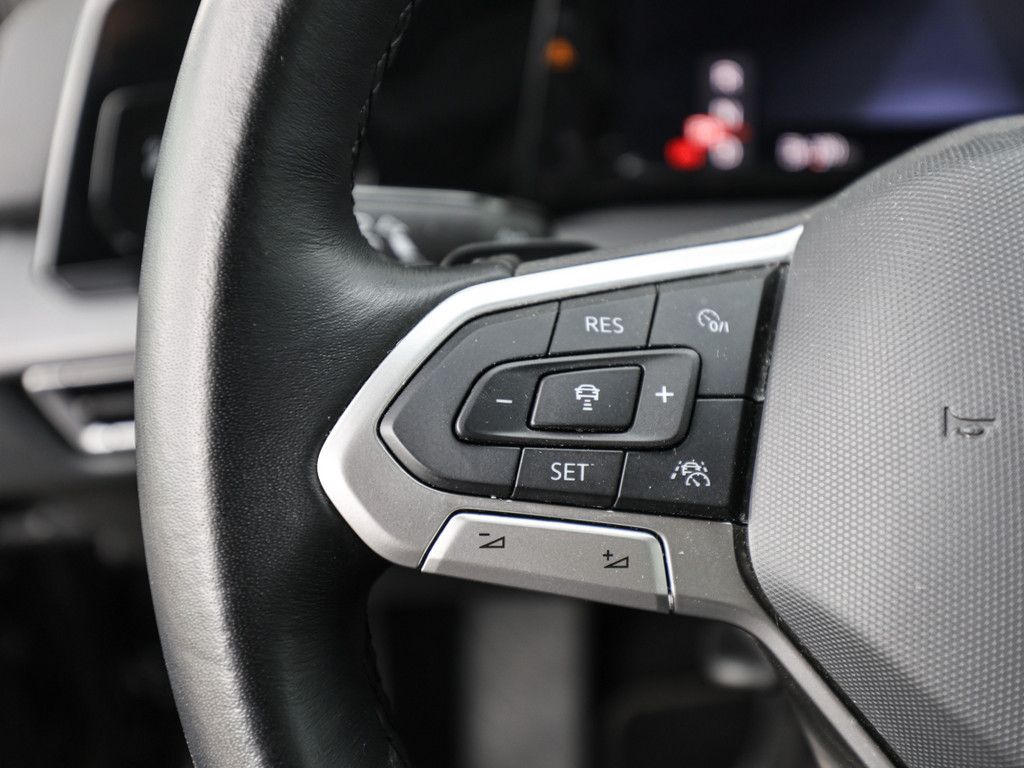 Volkswagen Golf VIII 1.5 e TSI Style DSG - Samsaru's Car Outlet