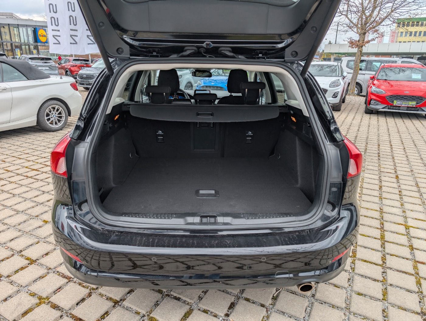 Ford Focus Turnier 1.5 Titanium X Aut - Samsaru's Car Outlet
