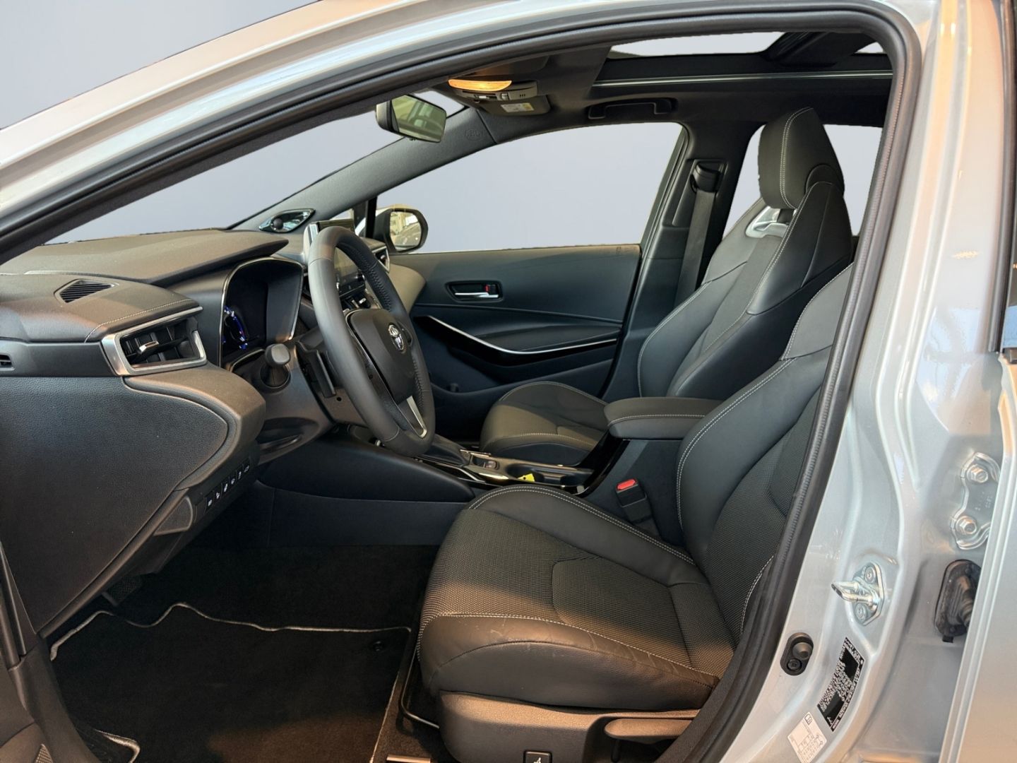 Toyota Corolla 2.0 Hybrid TS Lounge - Samsaru's Car Outlet