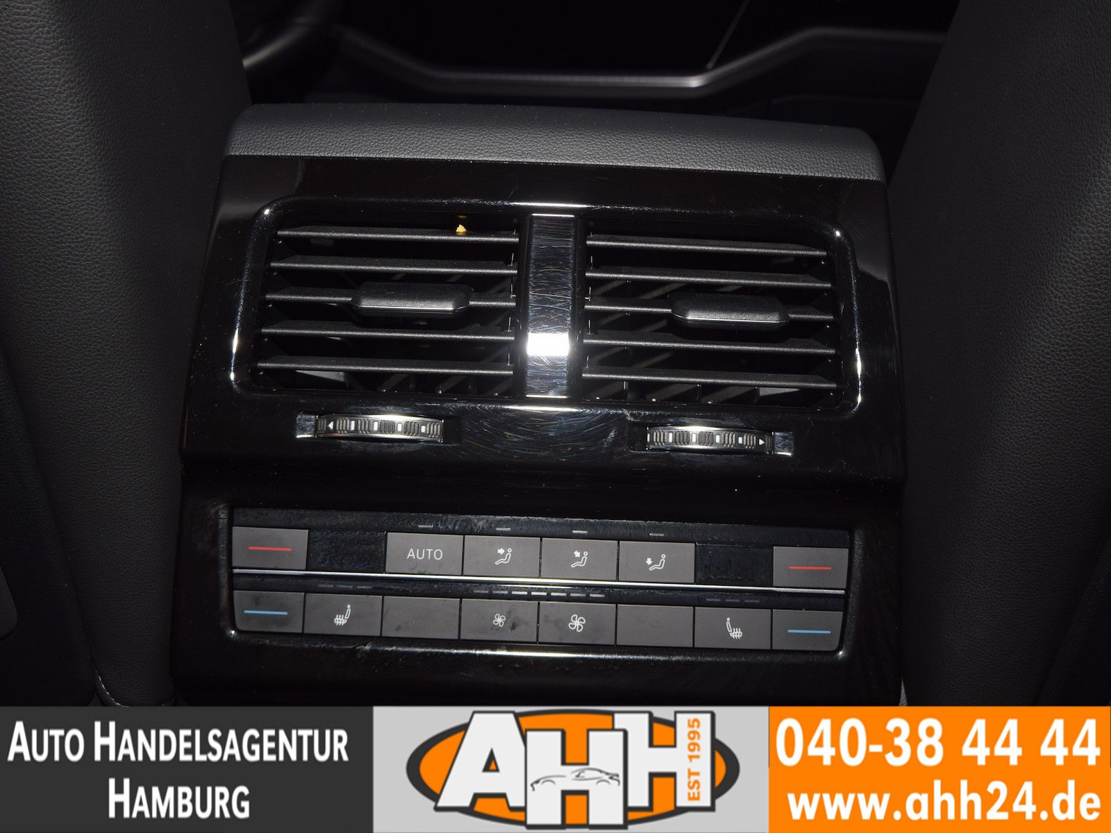 Volkswagen Touareg 3.0 TSI 4M R-LINE - Samsaru's Car Outlet