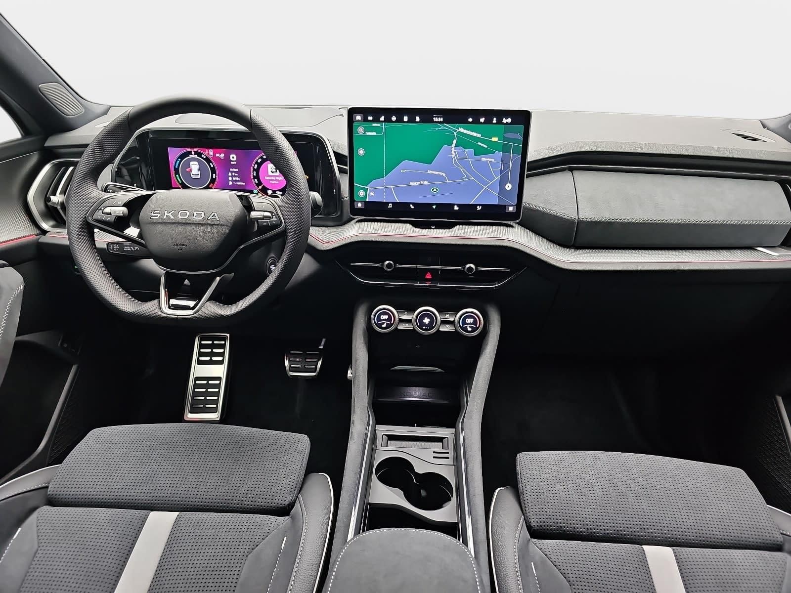 Skoda 1.5 TSI DSG IV PHEV SPORTLINE AHK PANO LM