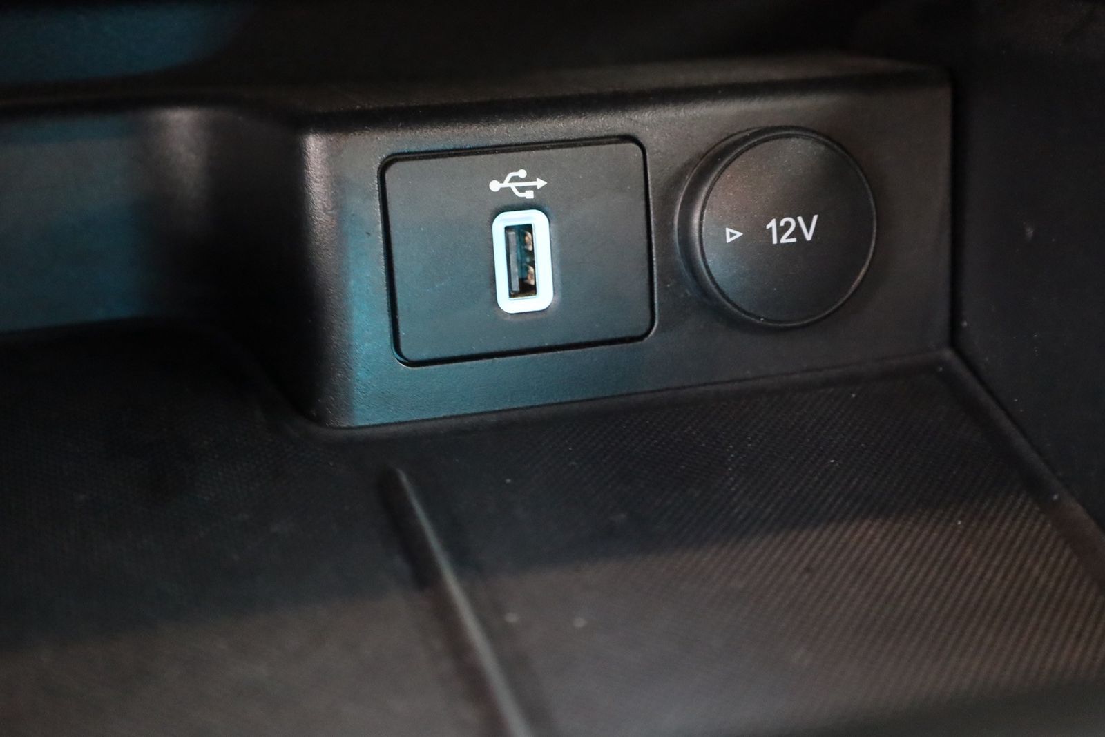 Ford Focus Turnier 2.0 EcoBlue Aut. - Samsaru's Car Outlet