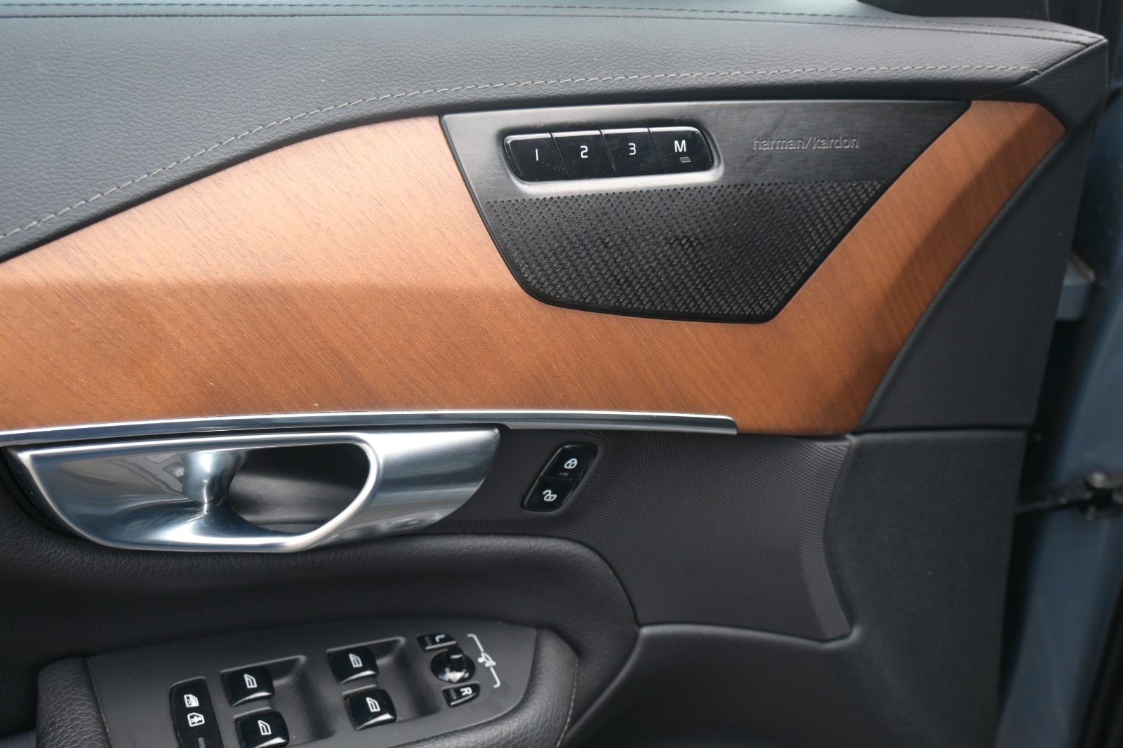 Volvo XC90 B5 Inscrip. AWD - Samsaru's Car Outlet