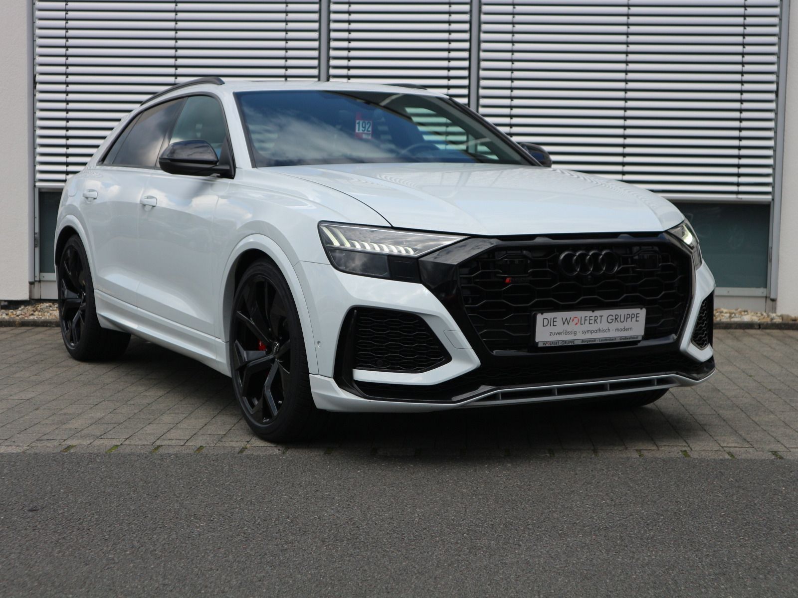 Audi RS Q8 quattro PANO+KERAMIK+AHK+HEADUP+ACC+MATRIX