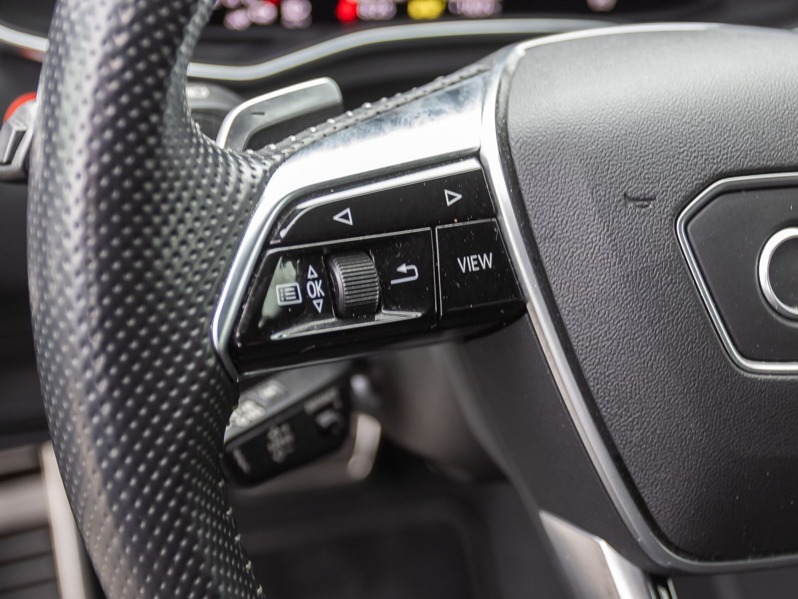 Audi A6 Avant S line 55TFSIe qu Navi Matrix HuD Stand