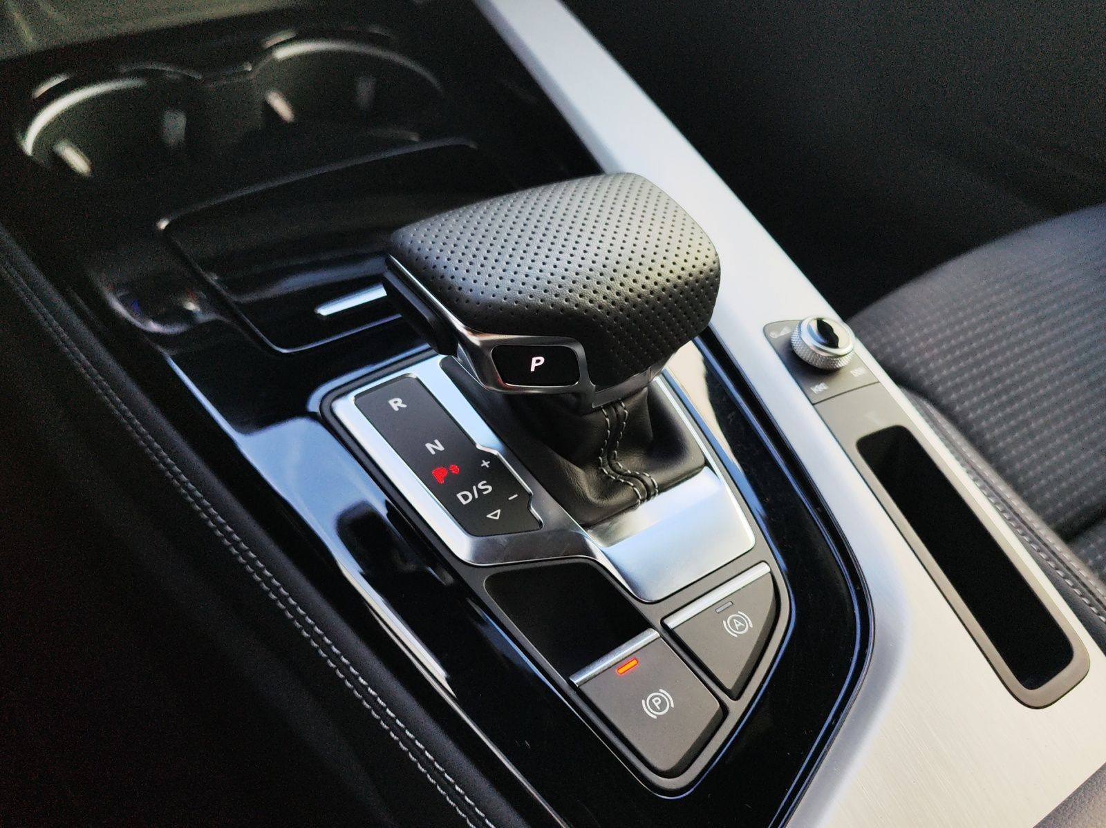 Audi A4 Avant 40 TFSI Q 2x S LINE MATRIX AHK LM19 KAM
