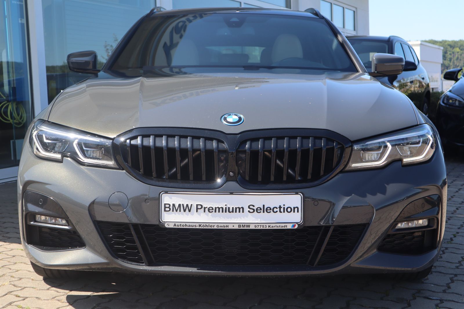 BMW 330e xDrive Touring M Sport - Samsaru's Car Outlet