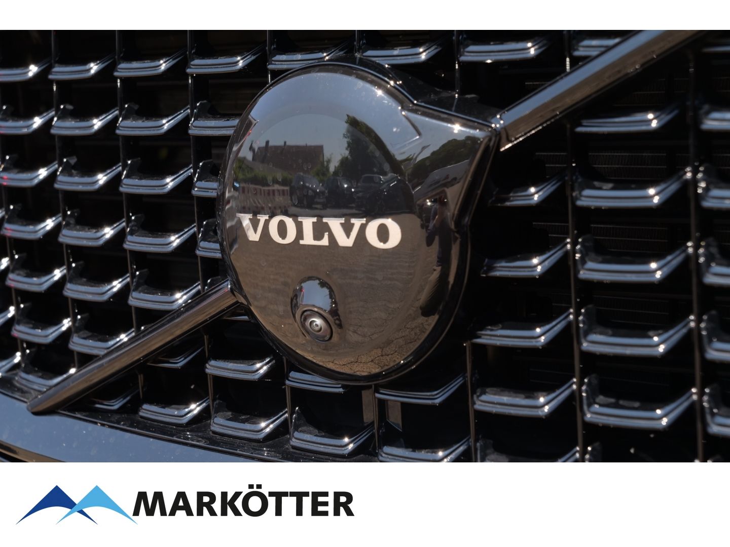 Volvo XC60 Plus Black Edition Plug-In Hybrid AWD T6 - Samsaru's Car Outlet