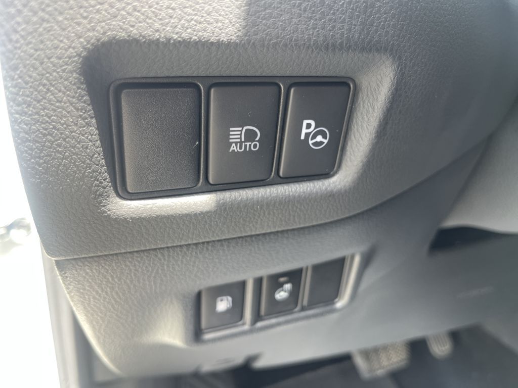Toyota C-HR 2.0 Hybrid Lounge - Samsaru's Car Outlet