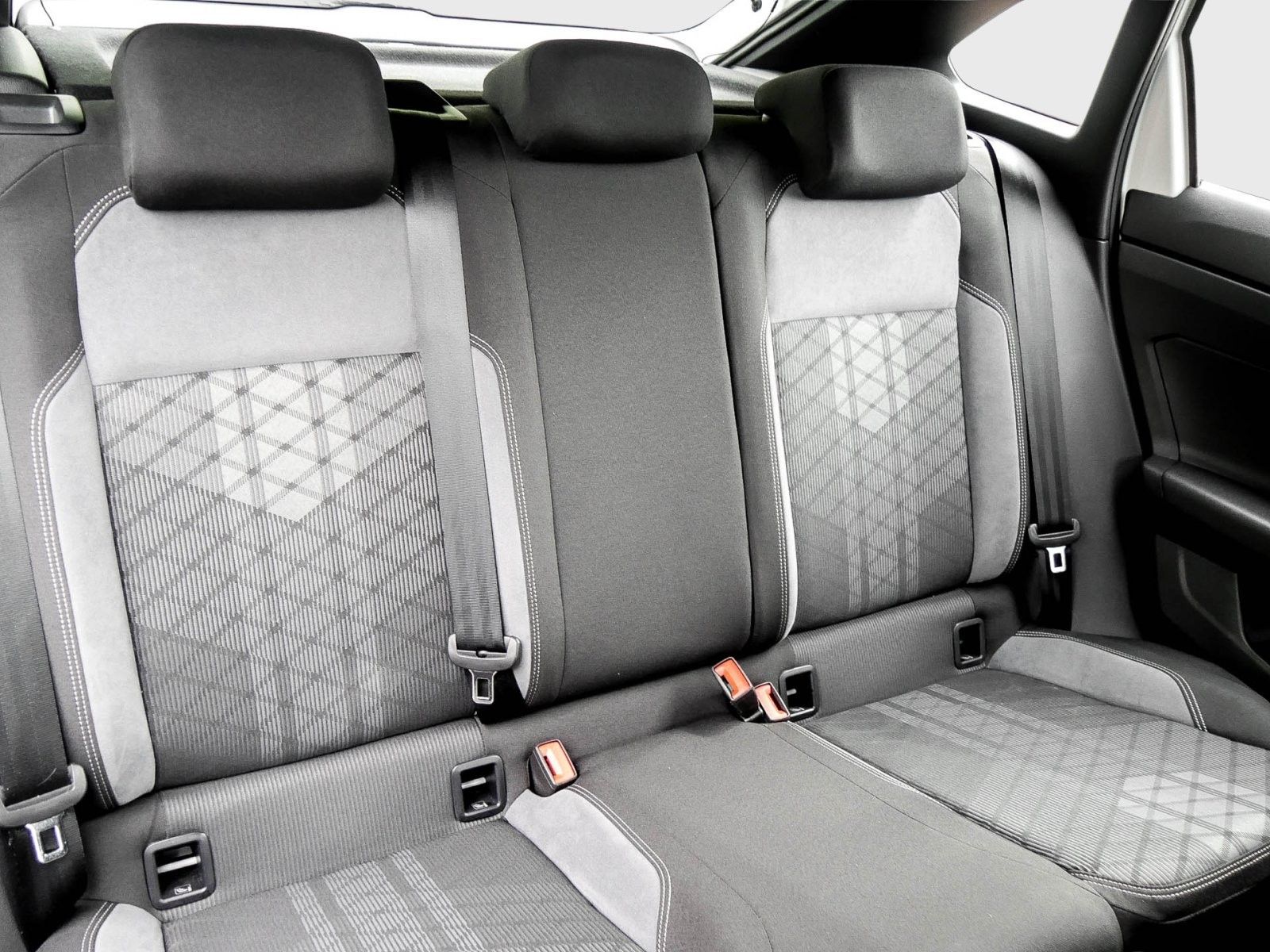Volkswagen Taigo R-Line D - Samsaru's Car Outlet