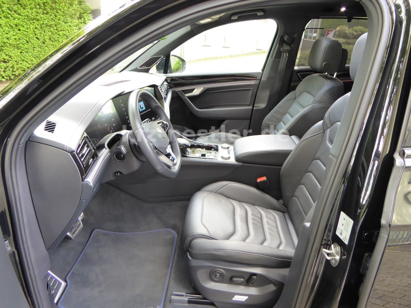 Volkswagen Touareg R eHybrid Pano/21"/AHK/HUD/Dynaudio/ACC