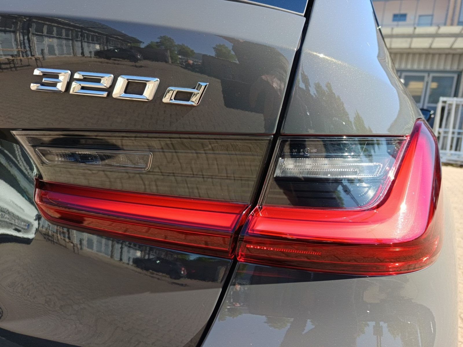 BMW 320d Touring+M SPORTPAKET+ANH.KUPPLUNG+LIVE COCK