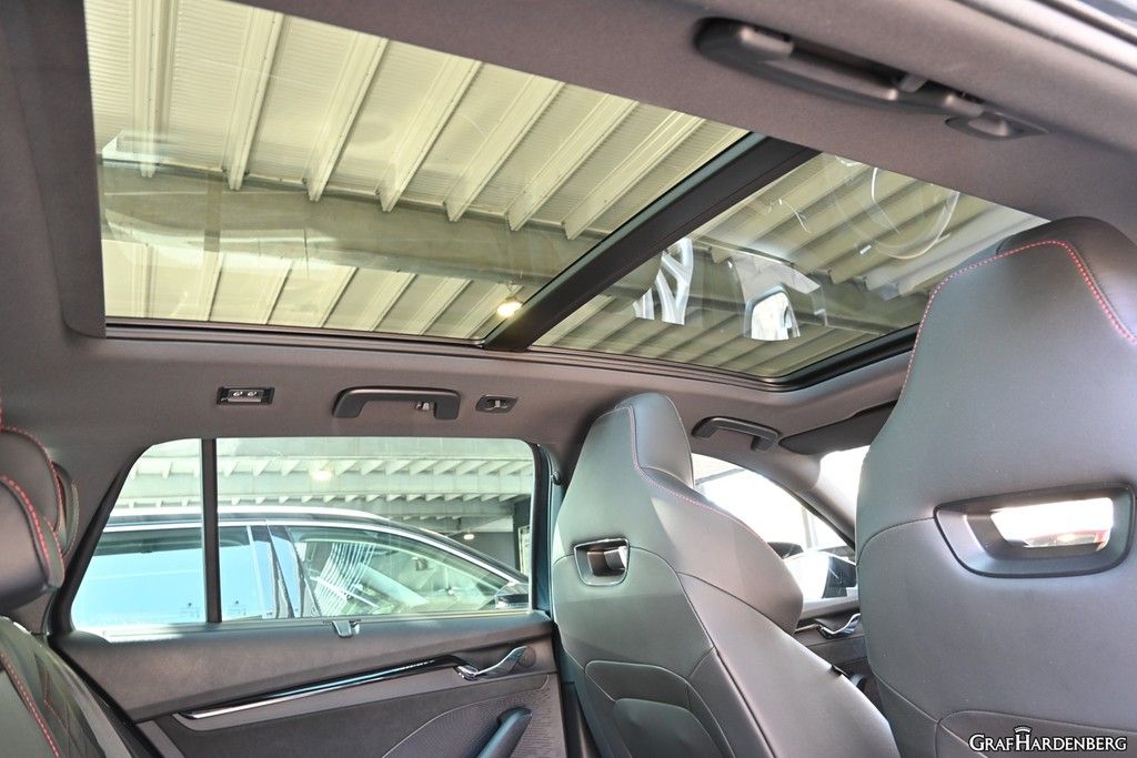 Skoda Octavia Combi 2.0 TDI RS 4x4 RS Plus - Samsaru's Car Outlet