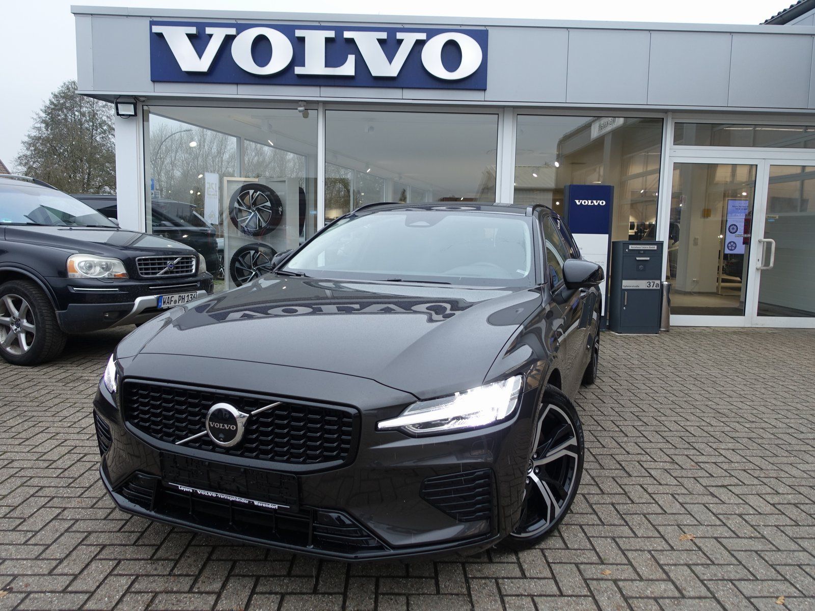Volvo V60 Ultra Dark T8 AWD Plug-in Hybrid/AHK/Pano