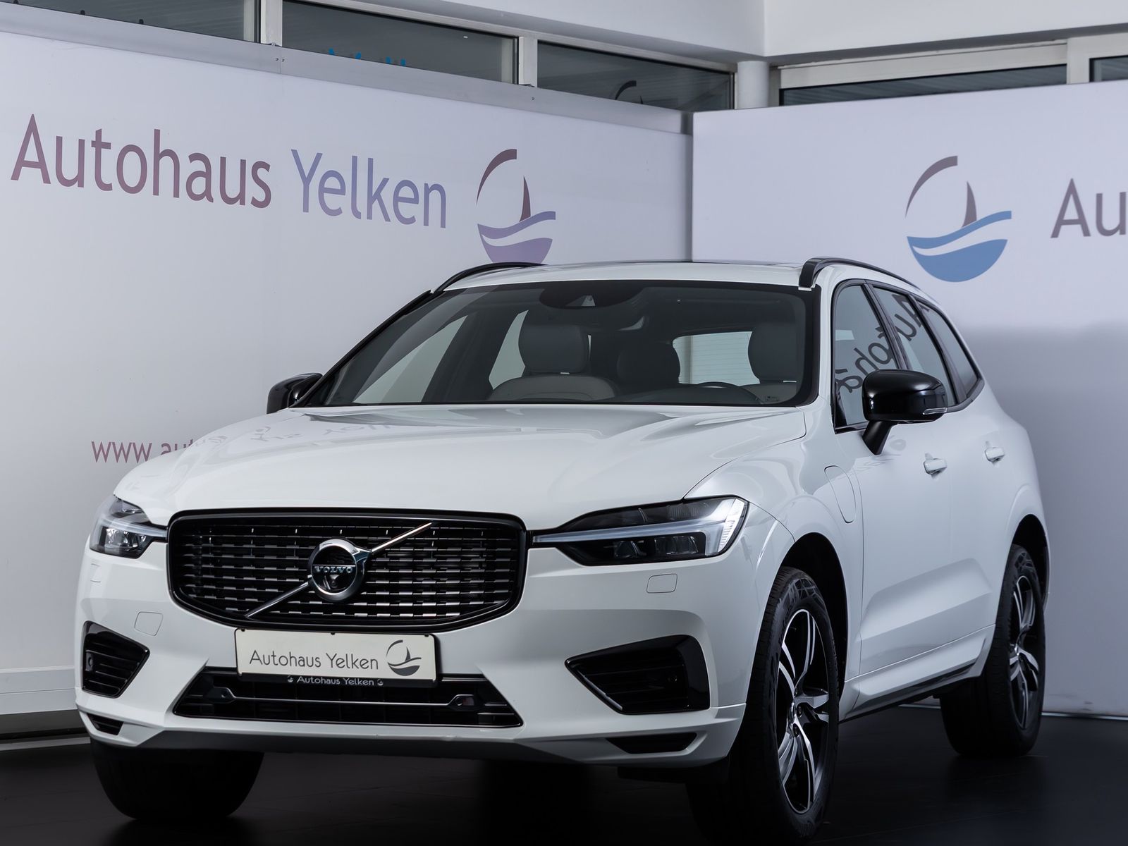 Volvo XC60 R Design Recharge *LED*STDHZ*AHK*360°