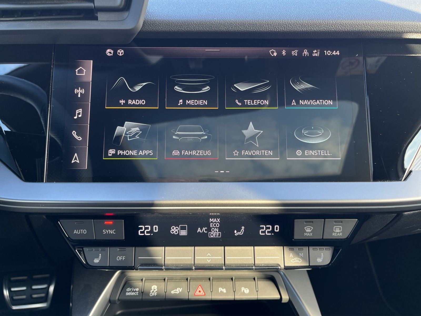 Audi A3 SportbackS line 45 TFSIe PANO SHZ KAM MMI 18"