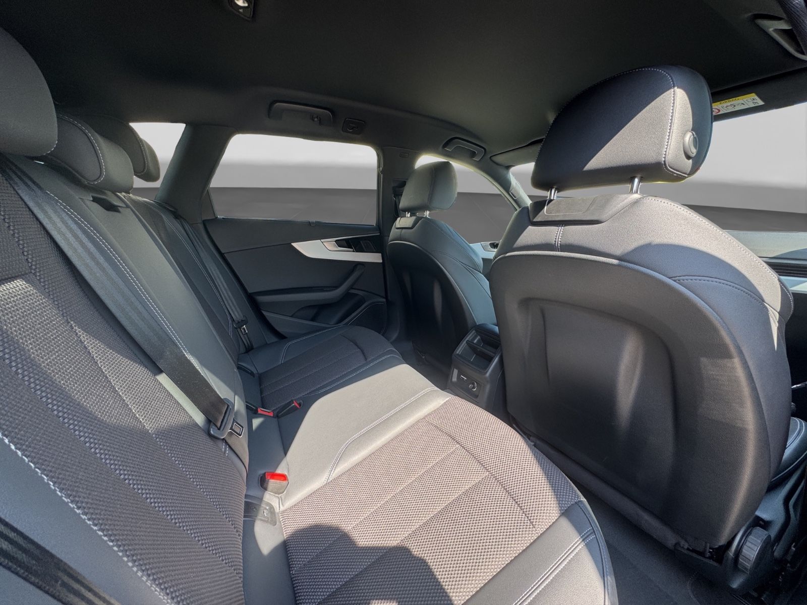 Audi A4 Avant 40TDI Advanced S-Line - Samsaru's Car Outlet