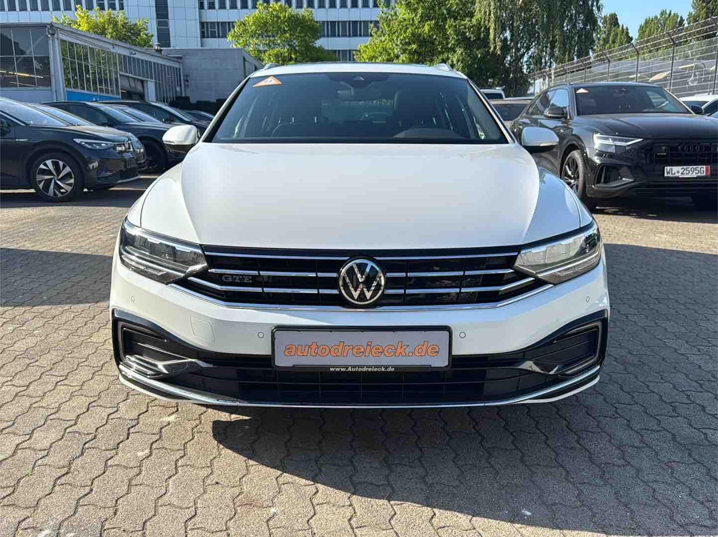 Volkswagen Passat Variant GTE - Samsaru's Car Outlet