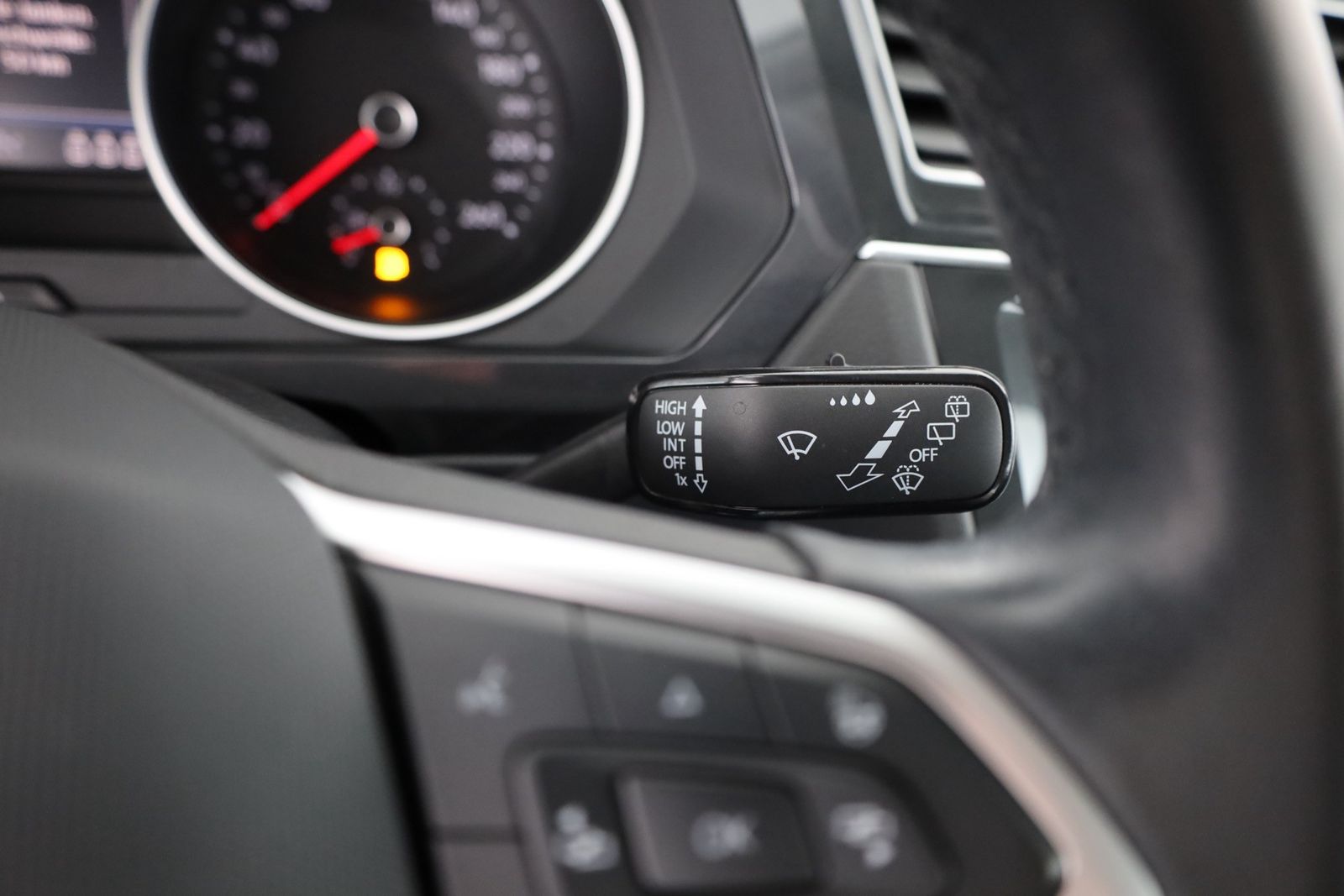 Volkswagen Tiguan 1.5 TSI Life - Samsaru's Car Outlet