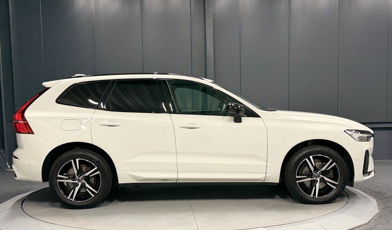 Volvo XC60 R-Design AWD *AHK*360*Standhzg*HIFI*