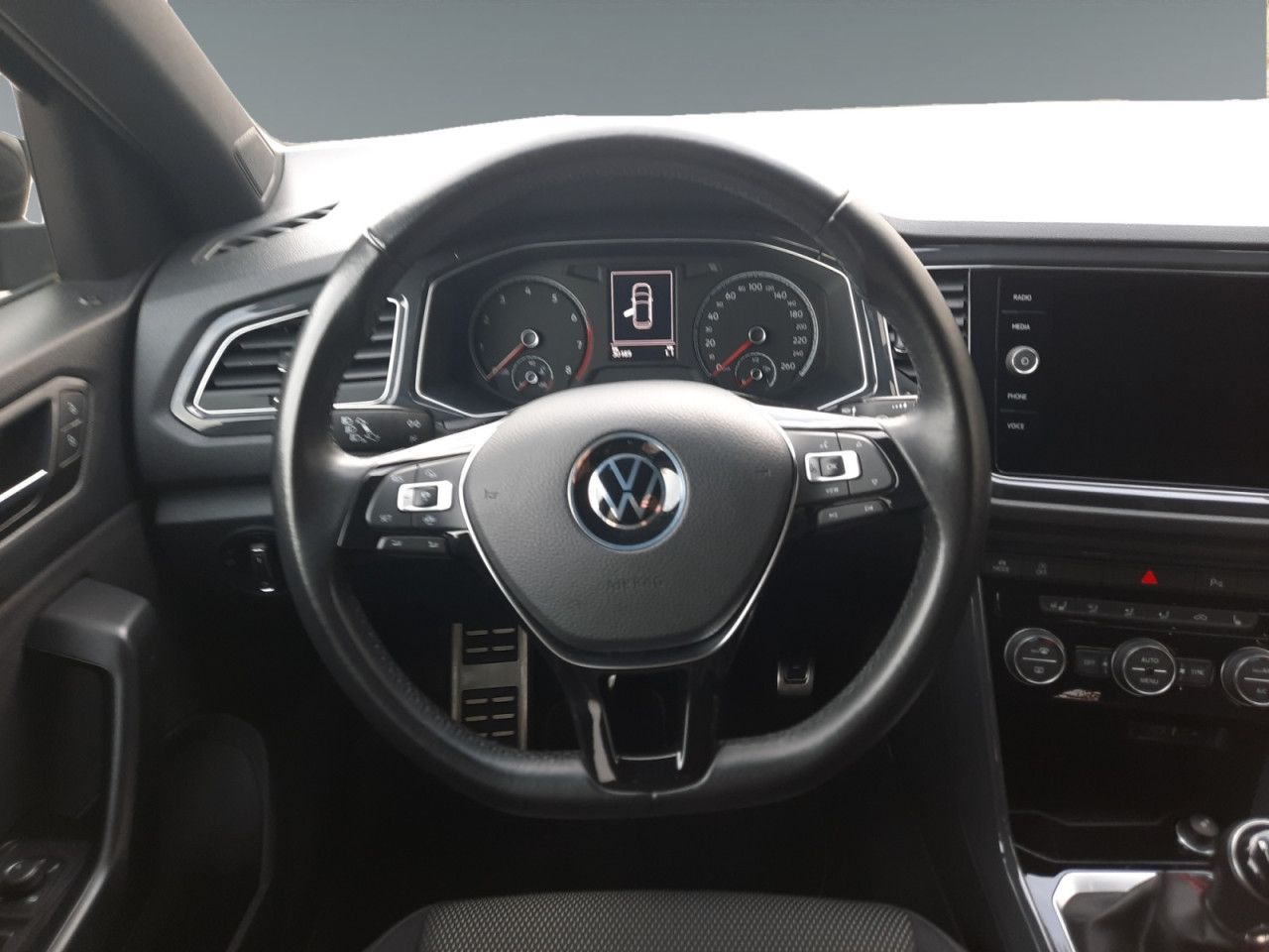 Volkswagen T-Roc 1.5 TSI Sport - Samsaru's Car Outlet