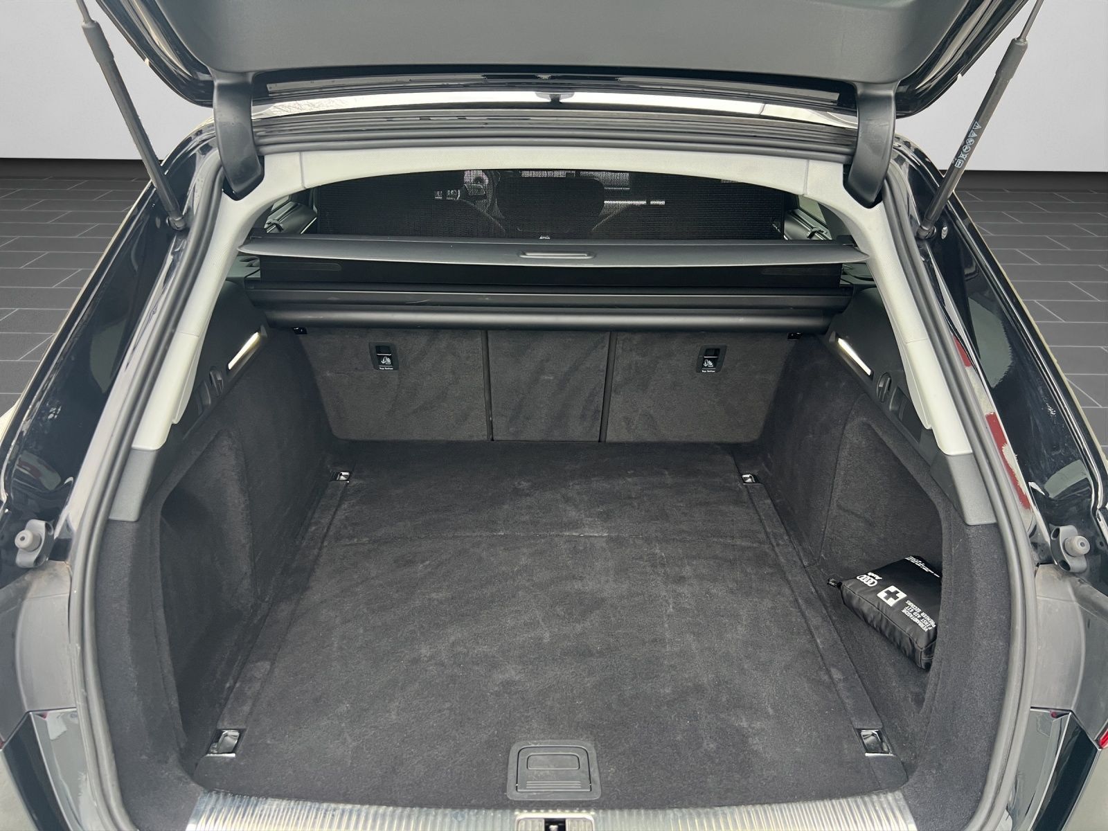 Audi A4 Avant 35 TFSI VIRTUAL COCKPIT PLUS - Samsaru's Car Outlet