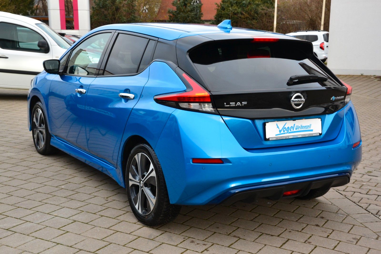 Nissan Leaf N-Connecta 40kW/h - Samsaru's Car Outlet